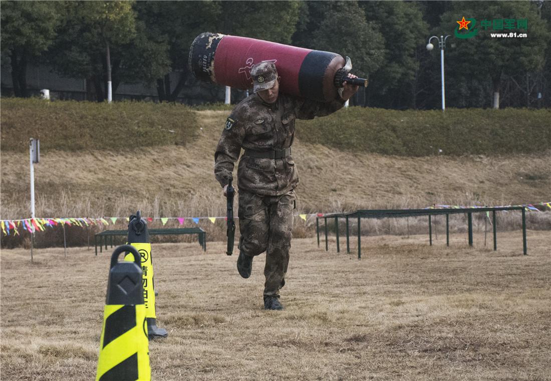 太阳成tyc7111-站长女儿暴打同事应先反思家教(图1) 太阳成tyc7111