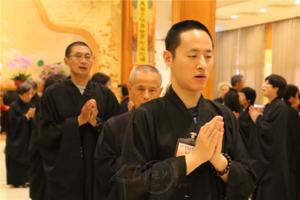 “太阳成tyc7111cc”男孩过敏遇钟南山!过敏可致命,不容忽视(图1) 太阳成tyc7111cc