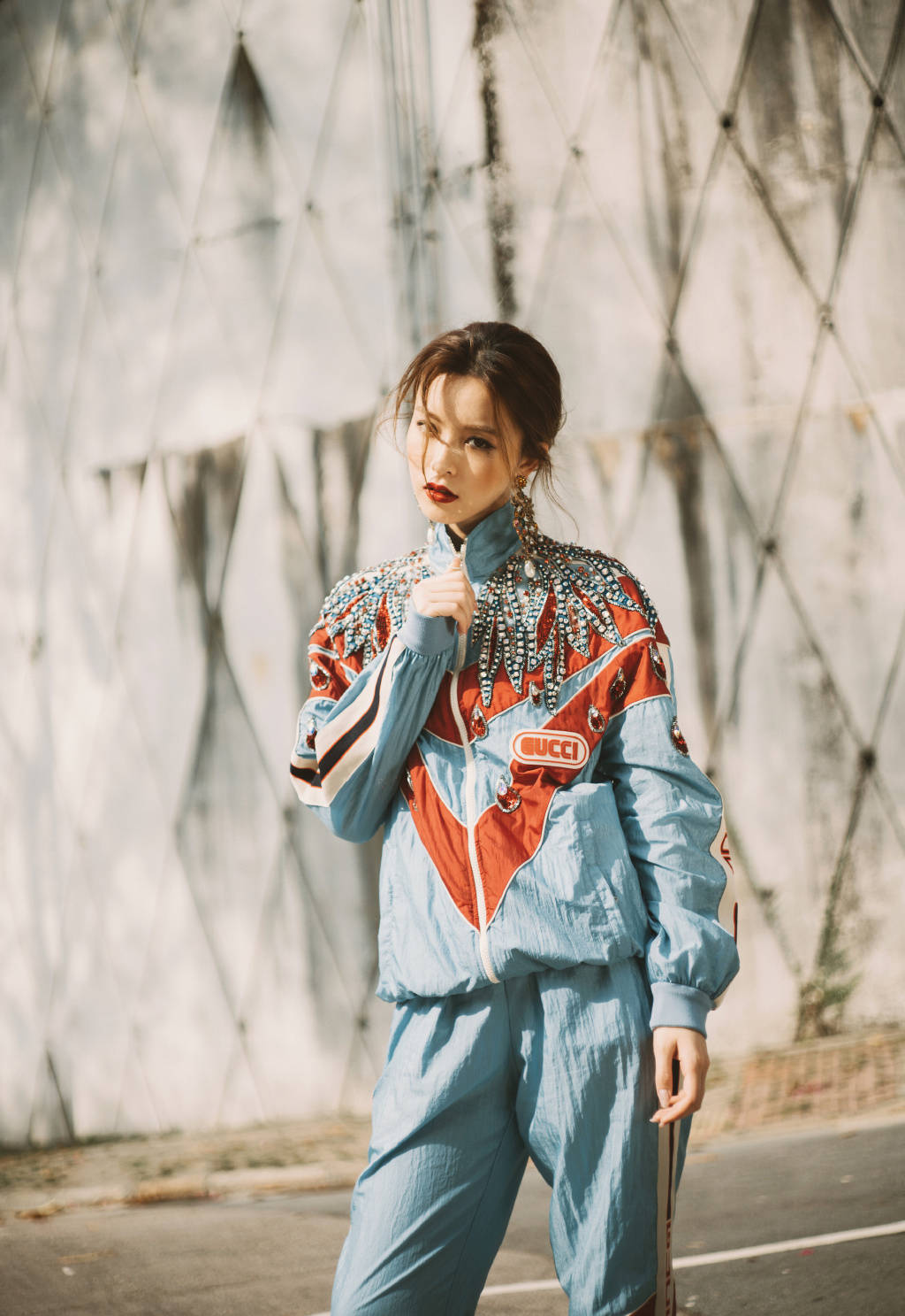 
曾是杨颖闺蜜却寂静多年才走红 今穿1万7的套装被赞：真霸气-太阳成tyc7111cc(图8)