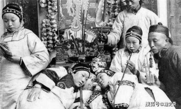 
封建社会寄生虫：八旗子弟的奢侈生活 难怪大清死亡_太阳成tyc7111(图5)