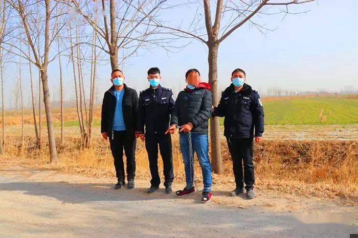 ‘太阳成tyc7111cc’
东明警方押解3名犯罪嫌疑人公然指认现场(图9)