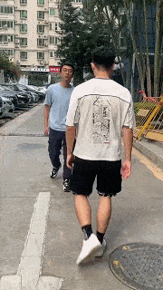 
GIF搞笑段子：图片只支持当地上传 岂非外地的不行吗【太阳成集团tyc7111cc】(图6)